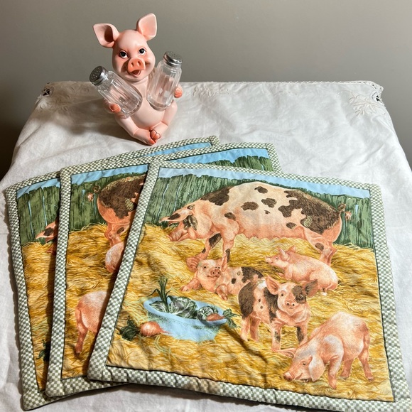 Kitchen Pig Decor 13 Placemats Salt Pepper Holder W Shakers Country